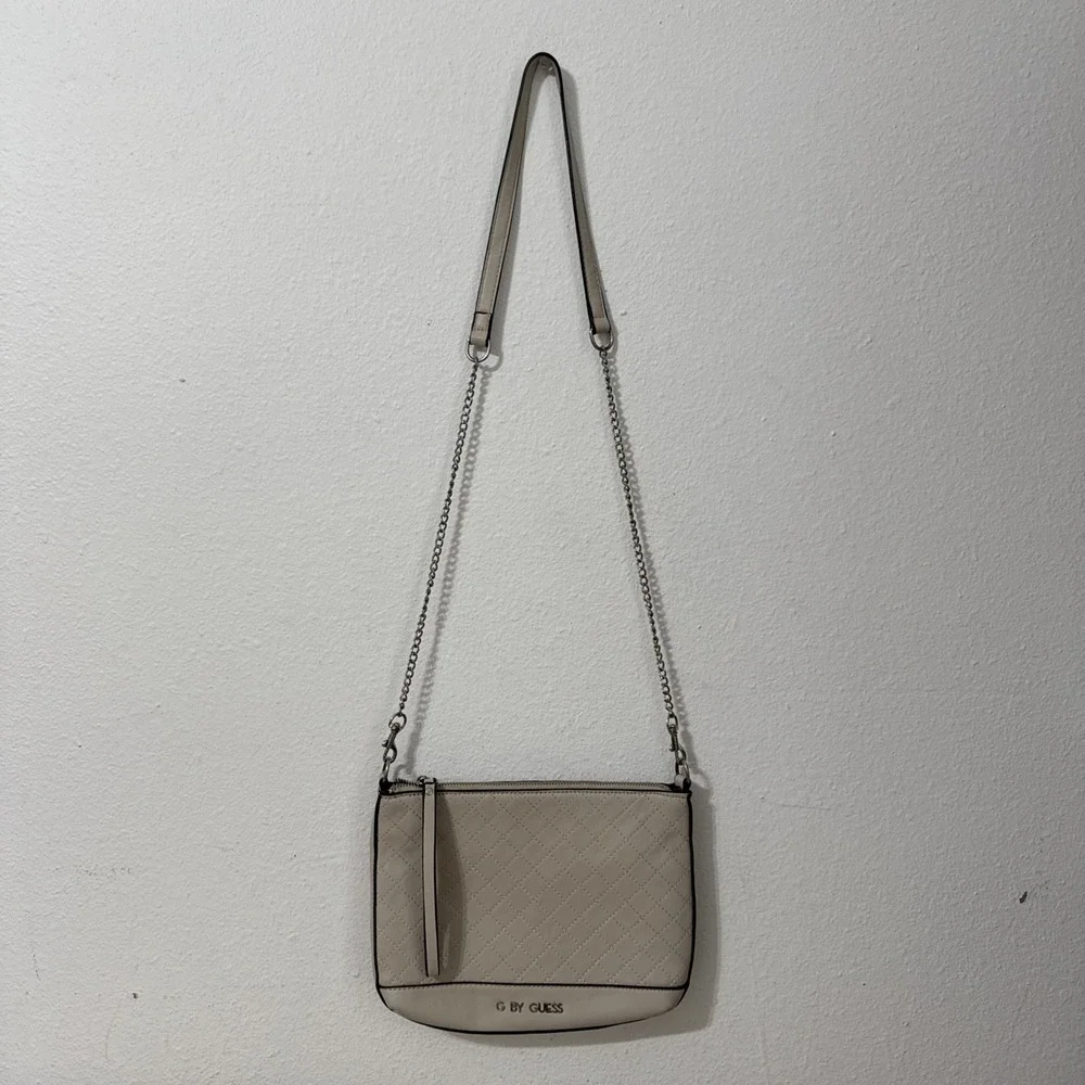 G By Guess Beige with Black‎ Trim Crossbody Purse Beige Satchel Chain Strap